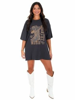Apparel-Curvy Girl Curvy Country Music Graphic Tee